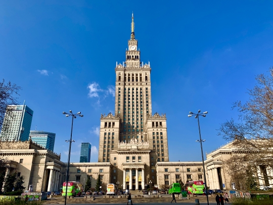 Warszawa Paac kultury i Nauki od strony Kinoteki - Architektura -  Warszawa portal informacyjny