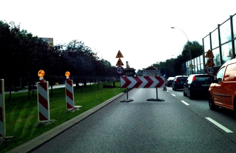 Roboty nad kolektorem ściekowym. Nieczynna ul. Piłsudskiego