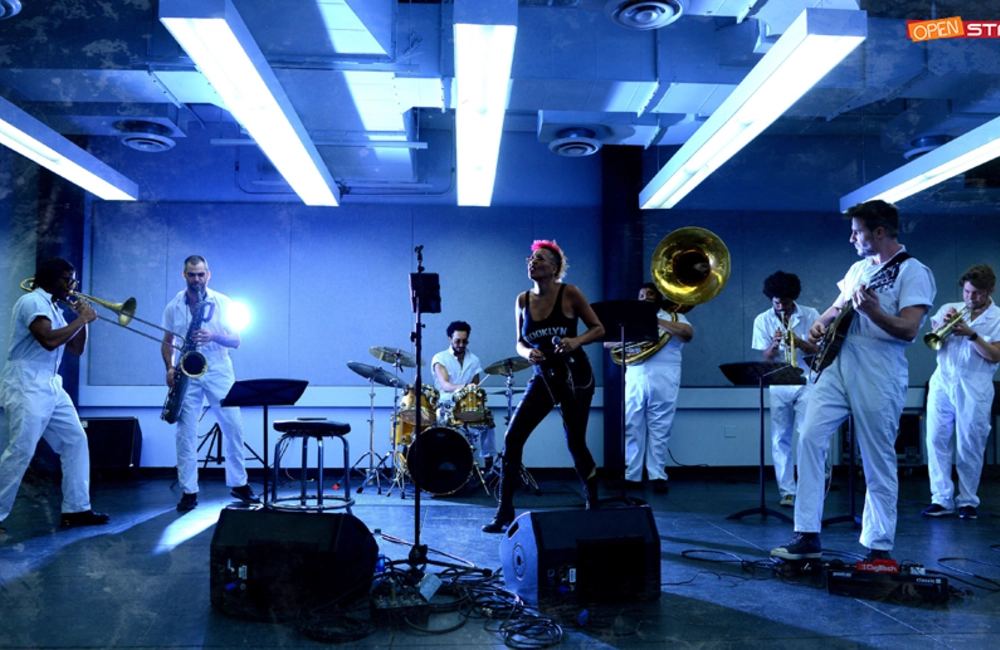 6 lutego Brass Against