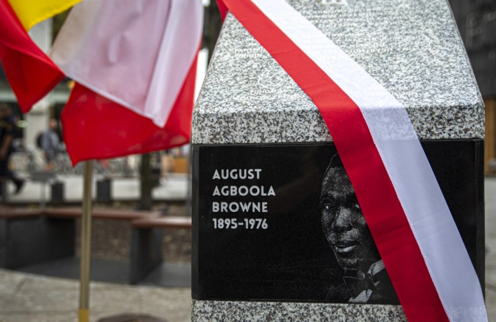 W pasażu Wiecha stanął obelisk powstańca z Nigerii