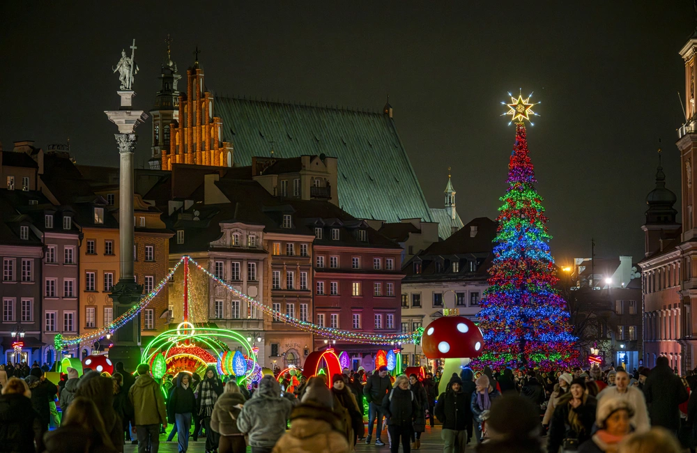 Na placu Zamkowym rozbłysła ogromna choinka