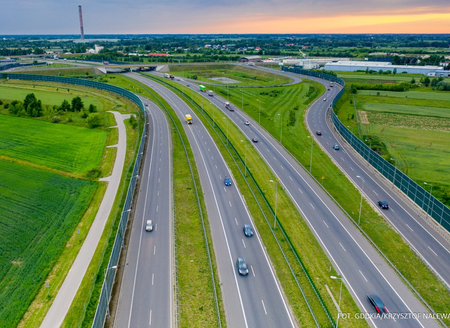Rozbudowa A2 między Warszawą a Łodzią. Umowa na pierwszy odcinek podpisana Widok na węzeł Pruszków z lotu ptaka / fot. GDDKiA 