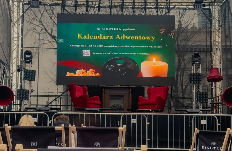 W Warszawie działa pierwsze w Polsce zimowe kino plenerowe