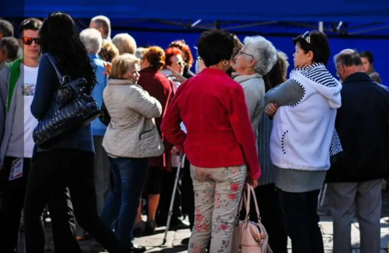 Senior w wielkim mieście: na jakie zagrożenia należy zwrócić uwagę?