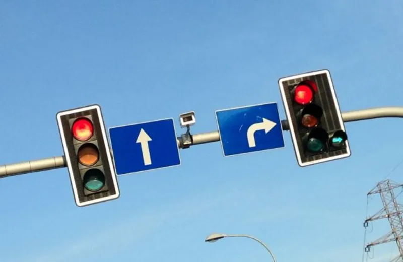 W Rembertowie trwa budowa sygnalizacji świetlnej