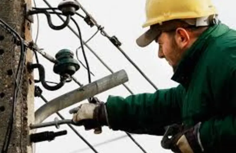 Wezwałeś elektryka w Warszawie? Dojazd w dużym mieście długo trwa? Jak działaś samemu?