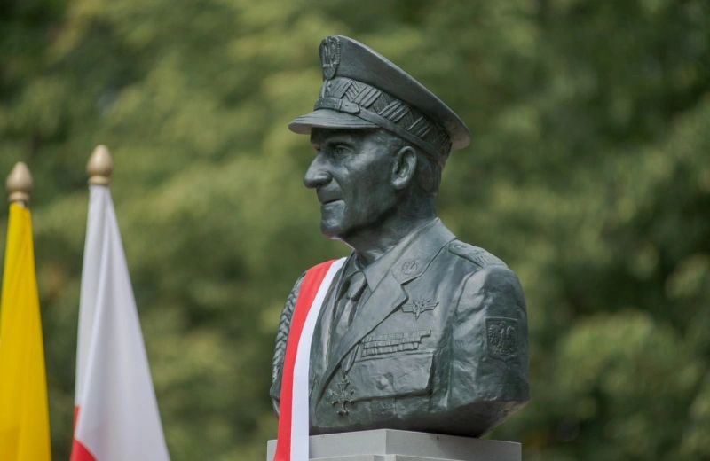 Na warszawskim Powiślu stanął pomnik gen. Zbigniewa Ścibor&#8211;Rylskiego