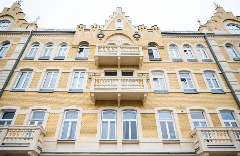 Zabytkowa kamienica przy ul. Targowej 62 po metamorfozie