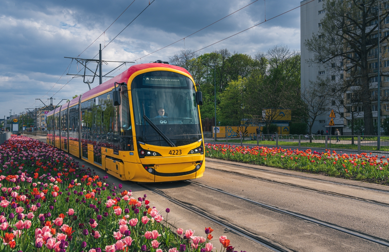 Remont torowiska na Towarowej. Tramwaje pojadą objazdami do końca maja