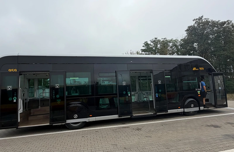 Autobus jak tramwaj. MZA testują metrobus Irizar Ie Tram 12