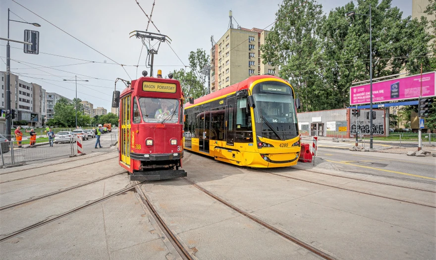 Pierwszy testowy tramwaj dojechał na Stegny. Kiedy otwarcie nowej trasy? fot. Tramwaje Warszawskie 