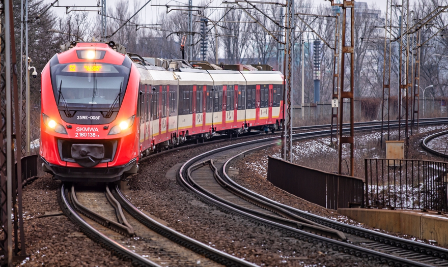 Dwa tygodnie bez pociągów na linii otwockiej. Ruszają zastępcze autobusy fot. Adobe Stock 