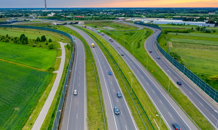 Rozbudowa A2 między Warszawą a Łodzią. Umowa na pierwszy odcinek podpisana Widok na węzeł Pruszków z lotu ptaka / fot. GDDKiA 